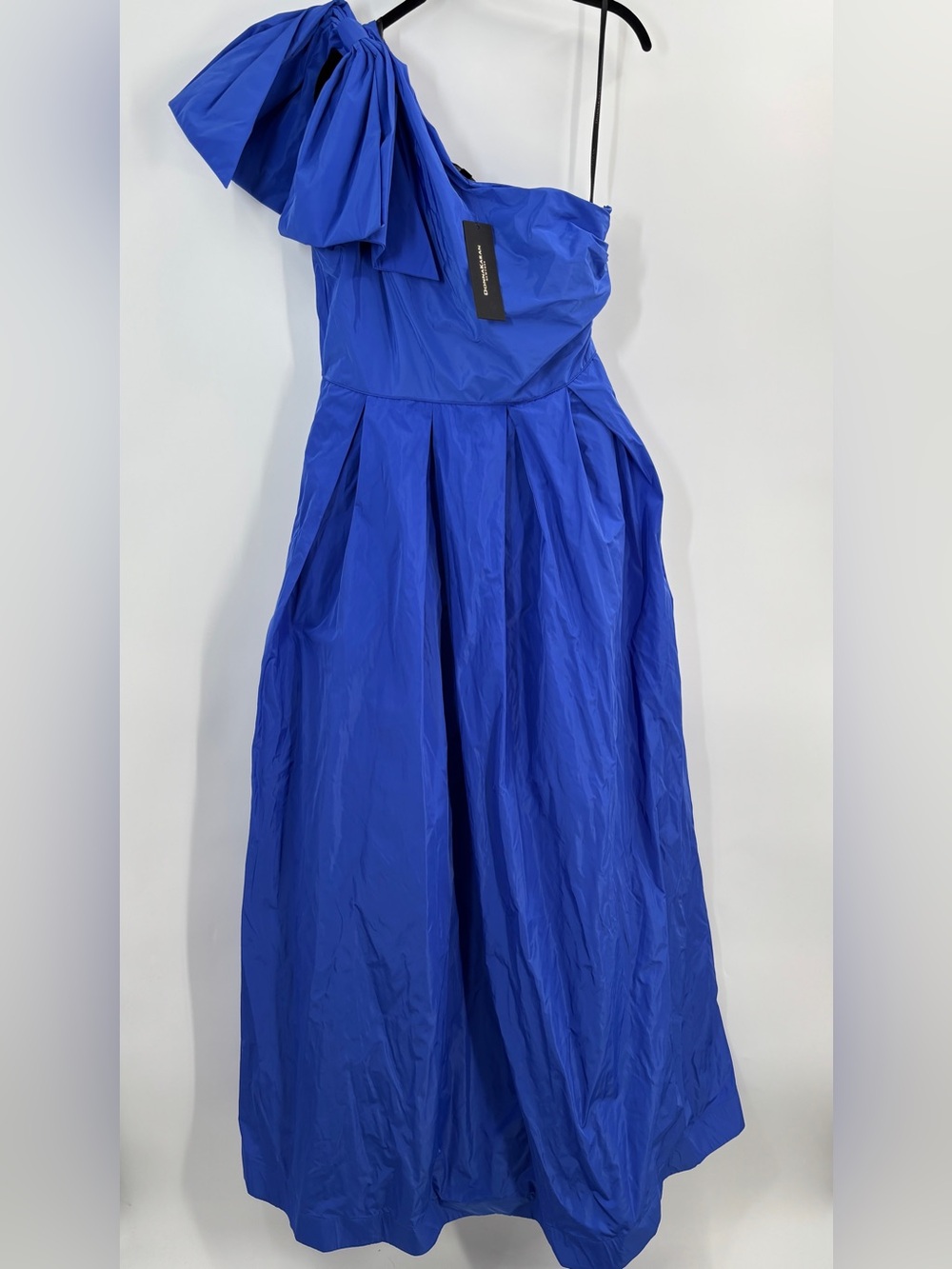 Donna Karan Bow-Trim One-Shoulder Gown - Picture 4 of 5